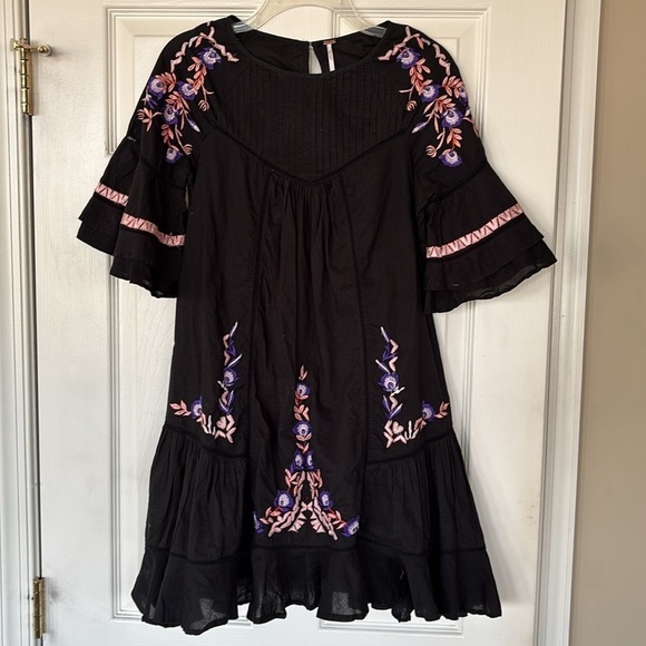 Free People Dresses & Skirts - Free People Black Boho Ruffle Pavlo Mini Dress Orange Purple Floral Embroidery